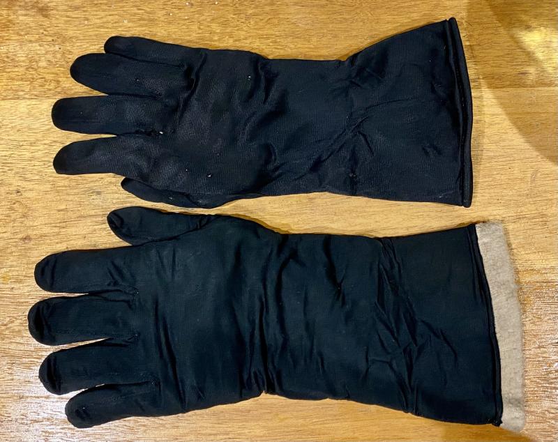 Electrically Heated Flying Glove Liners